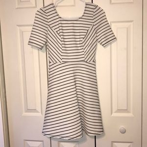 Short sleeve dress